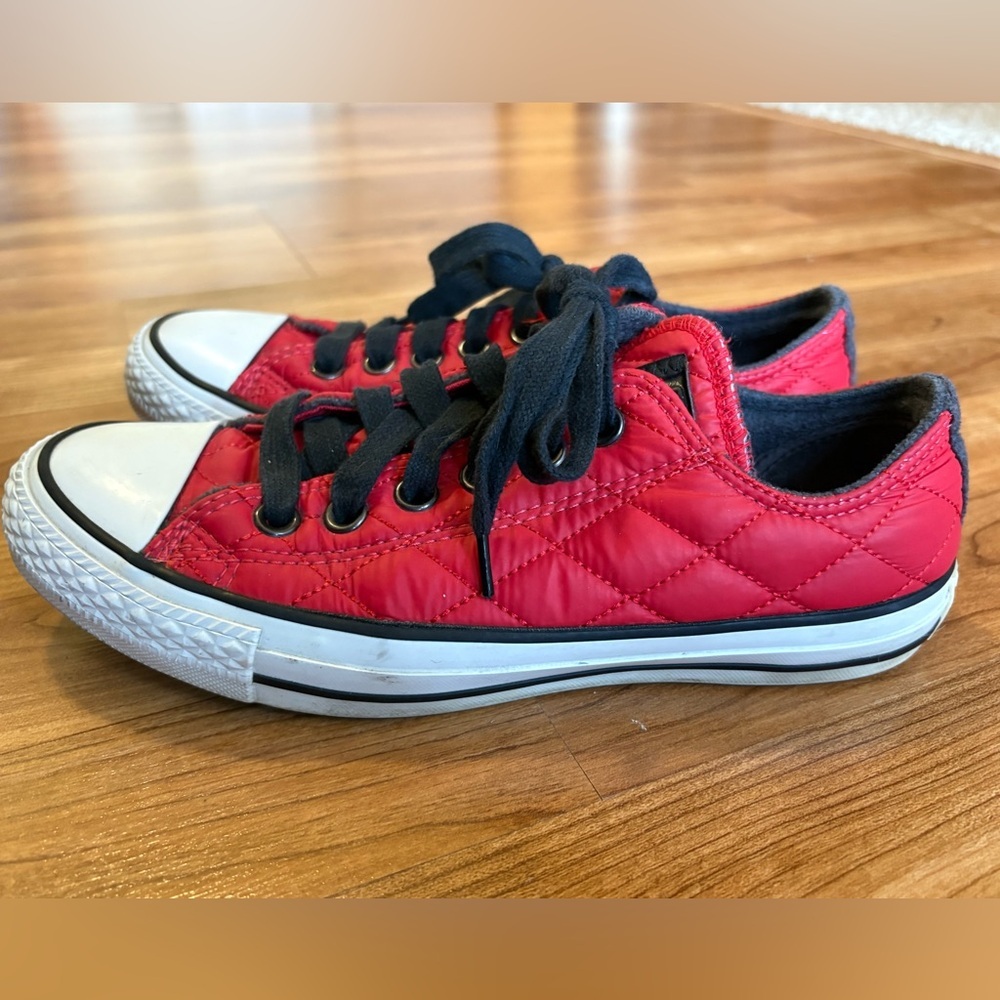 Converse All Star Chuck Taylor Low Size 5 Mens 7 Women Red Quilted  149551C